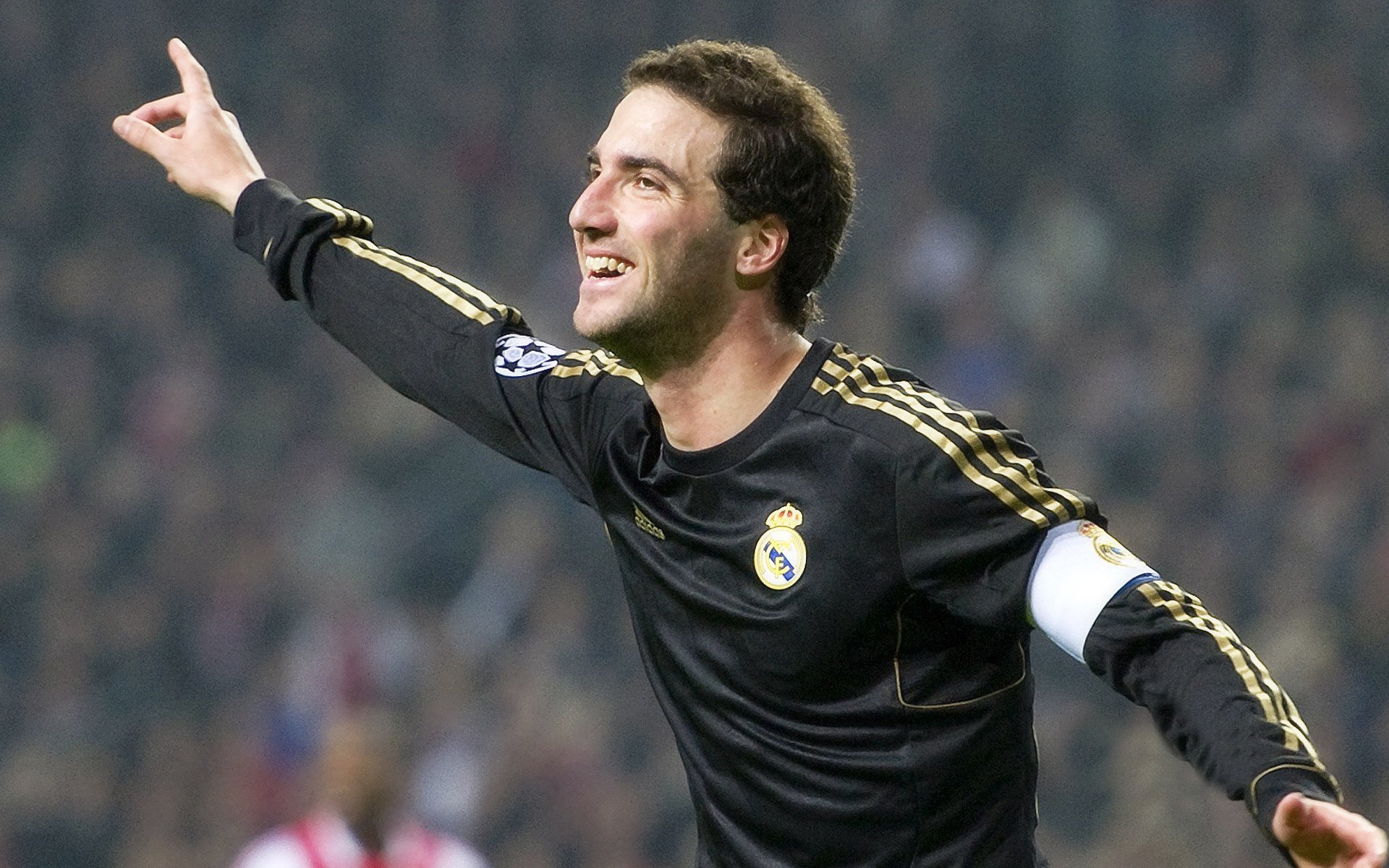 勇士又靠库里活着，那几记三分堪称神迹，勇士是库里的球队