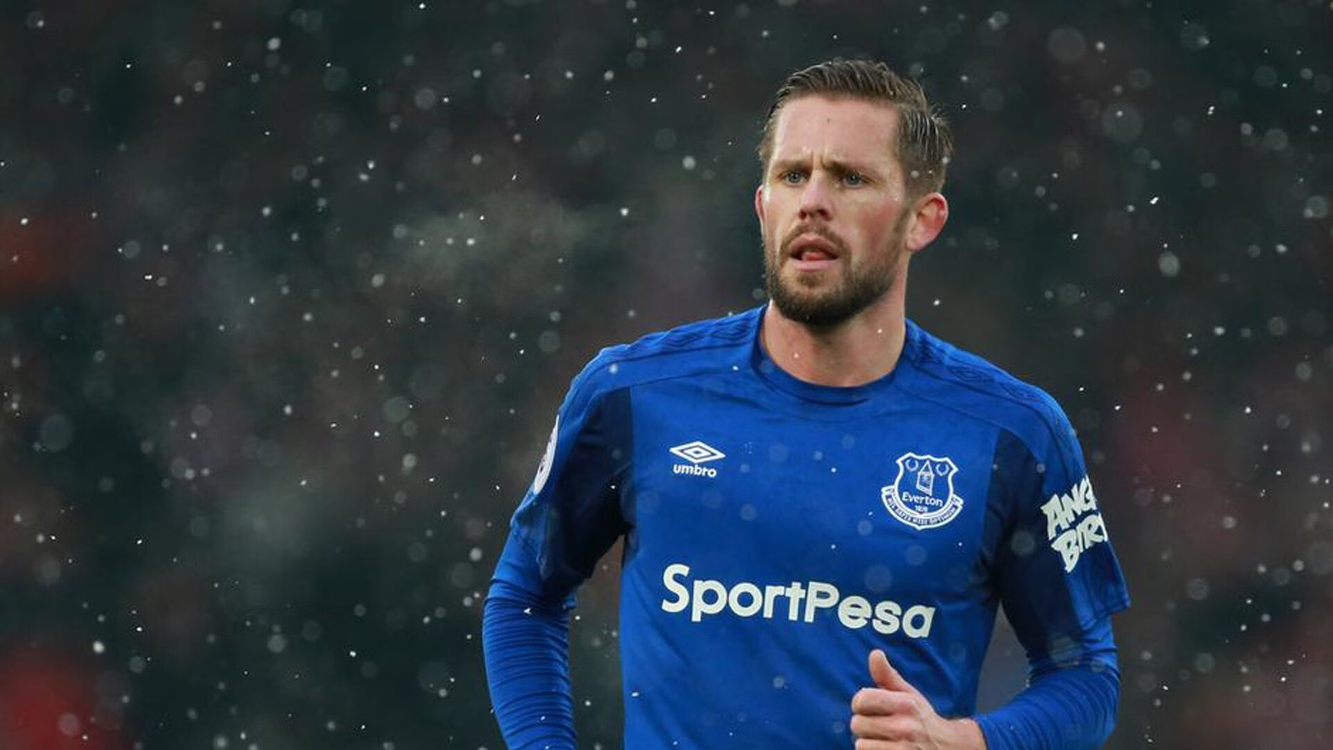 曼联读秒绝平后，球迷口风突变呼吁霍伊伦回归，德甲霍夫曼